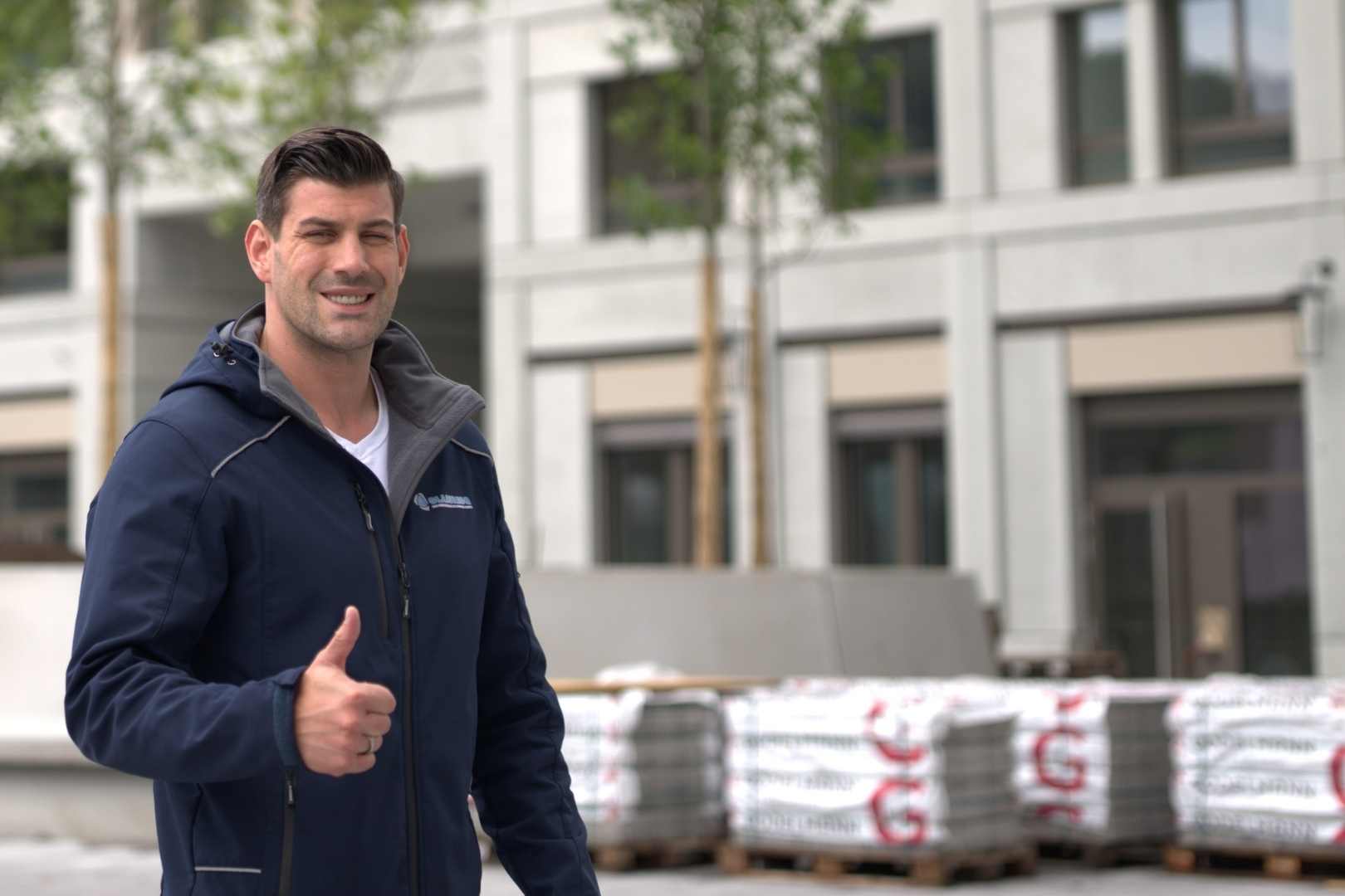 Dominic Duer Geschäftsführer von GLASSRESQ beantwortet die Fragen