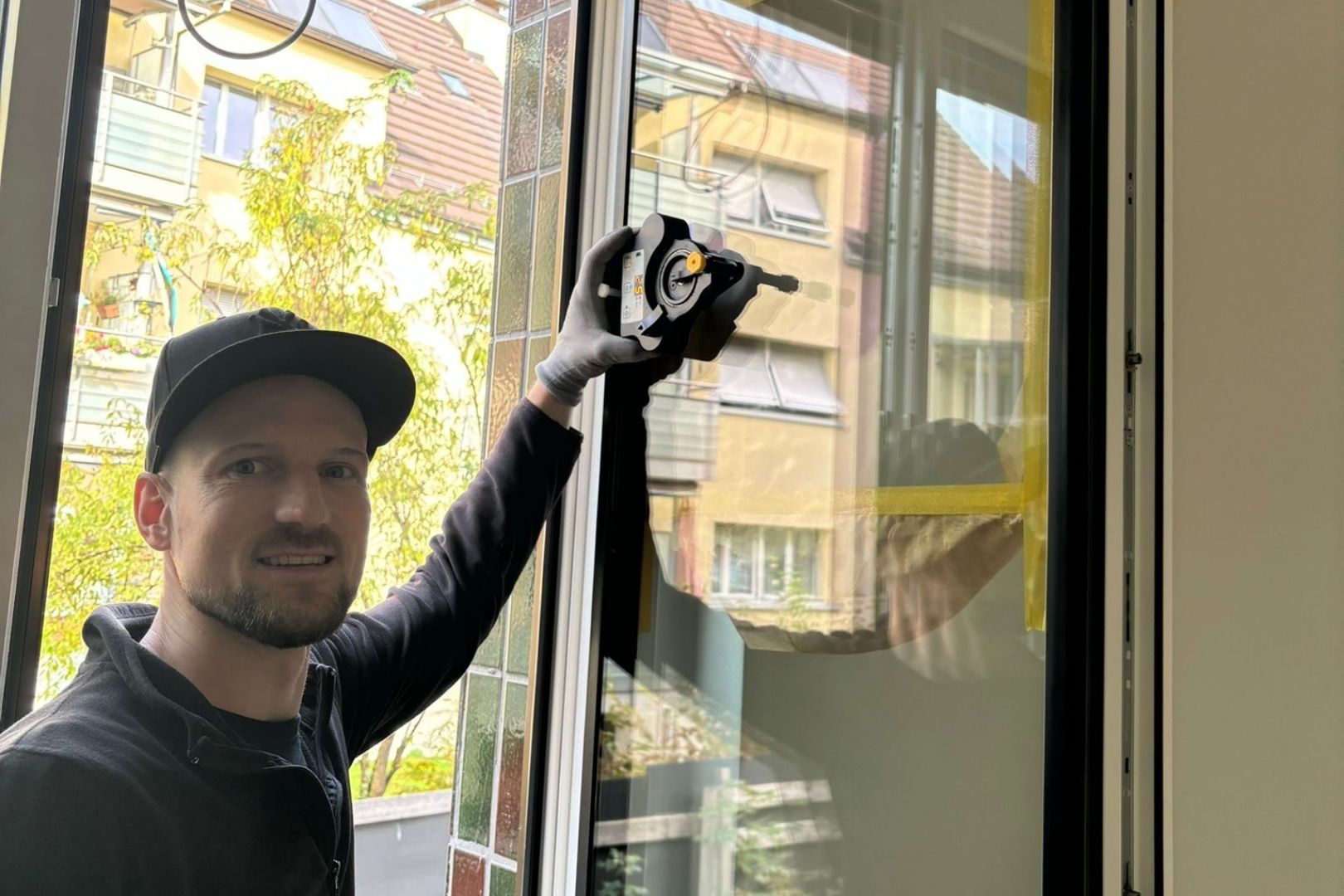 Glasreparatur durch Kunstharz und UV Aushärtung