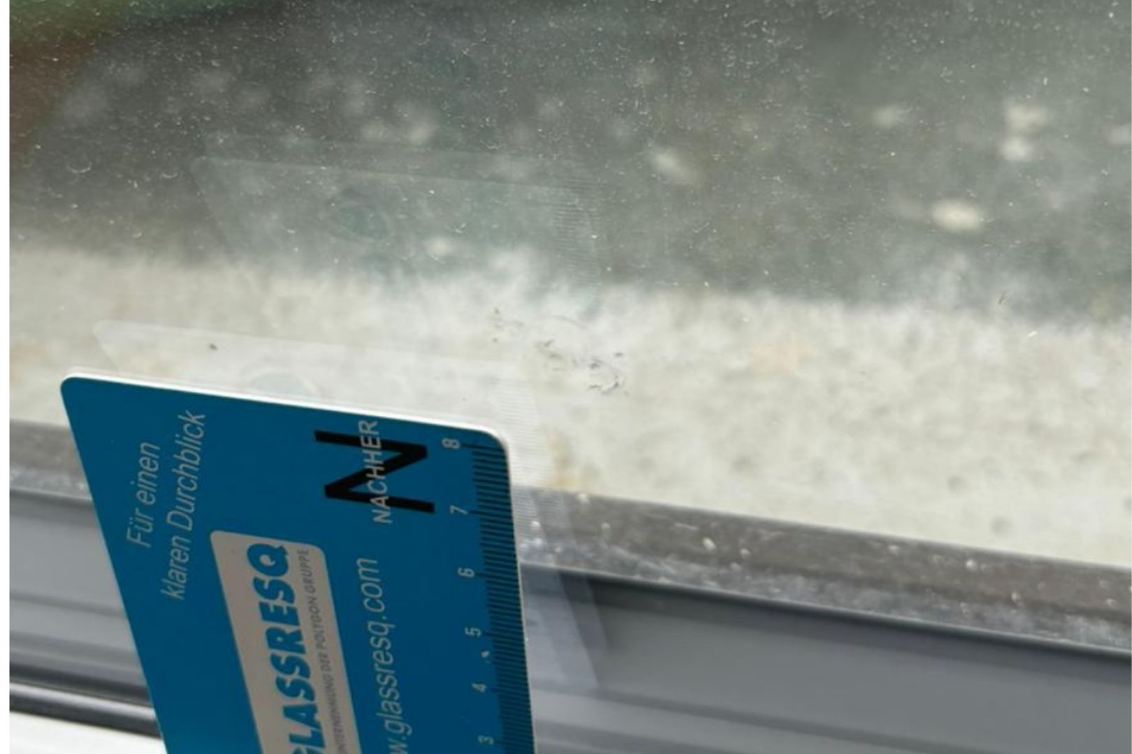 Glasreparatur durch Kunstharz und UV Aushärtung